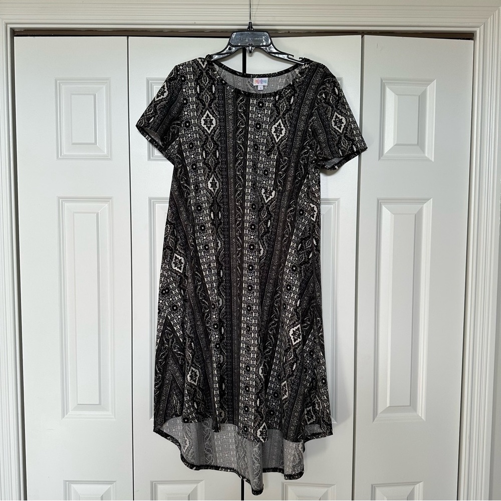 Small Lularoe Carly Shift Dress